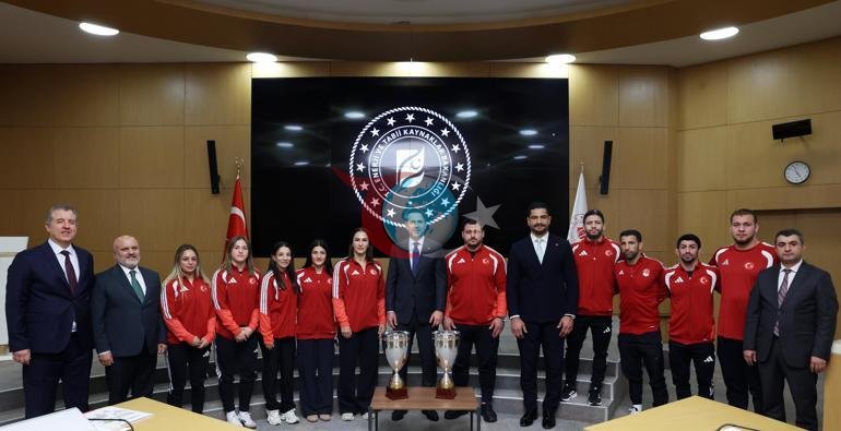 Bakan Bayraktar, Milli gรผreลรงileri aฤฤฑrladฤฑ