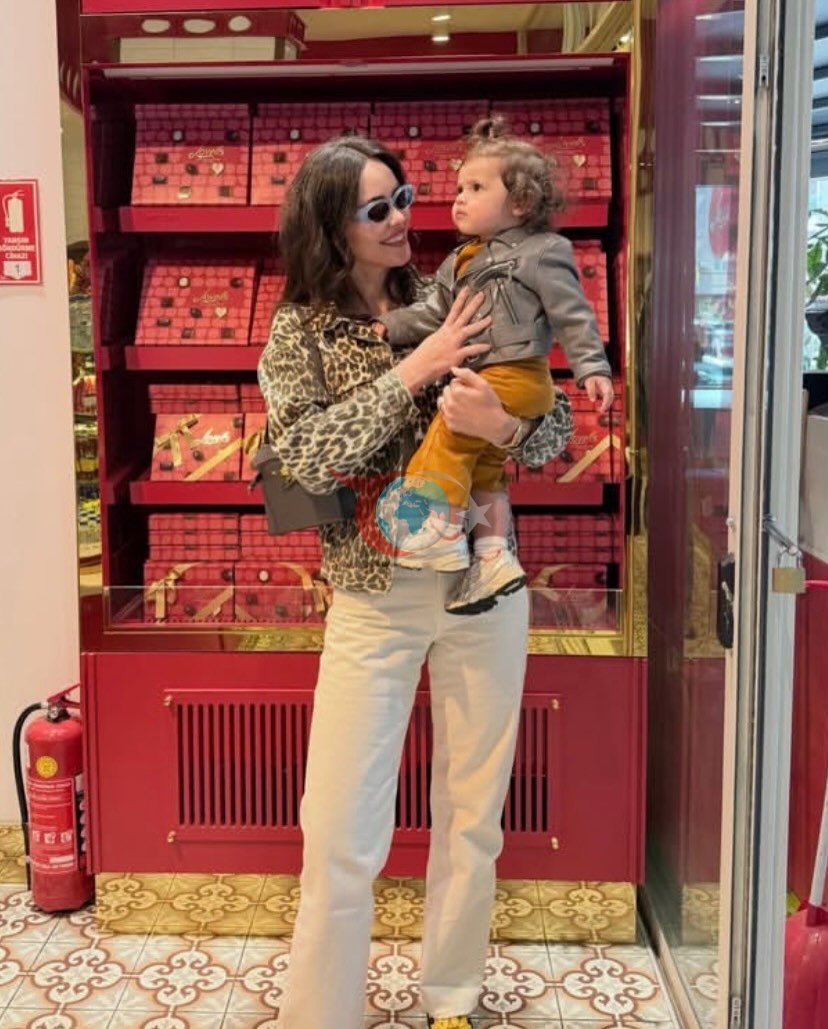 Demirel Ailesinin En Yeni Üyesi: Yasmin Bebeğin Instagram Kareleri Rekor Kırdı