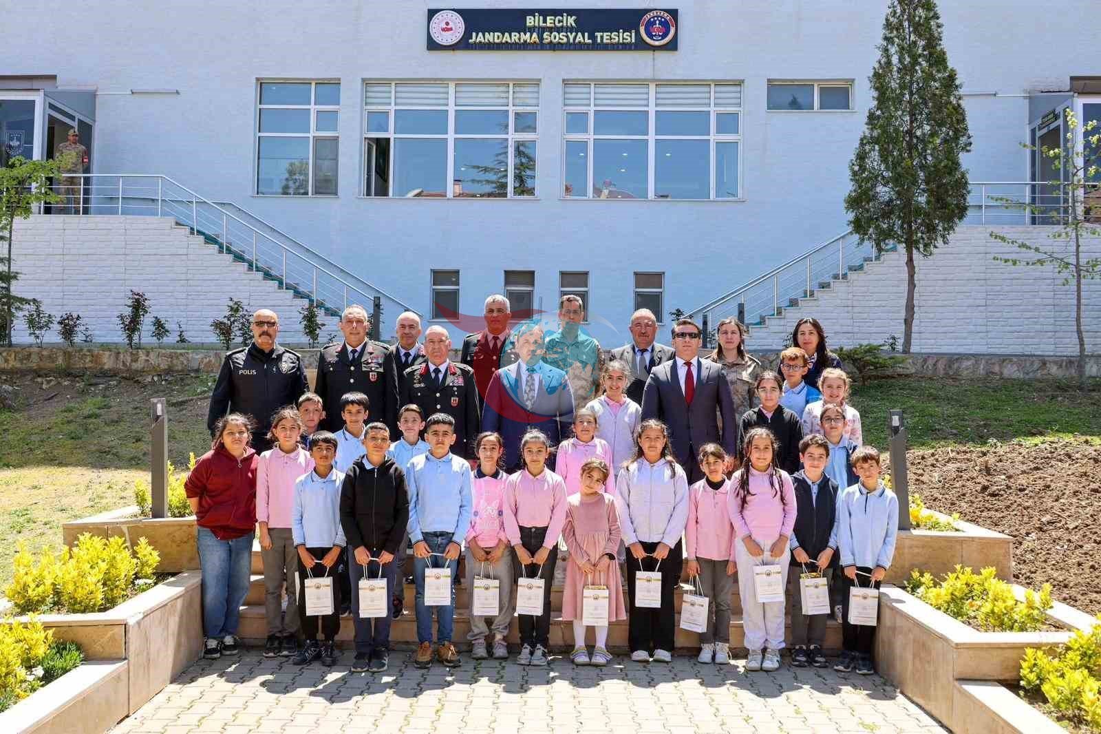 Vali Sözer, Cumhuriyet İlkokulu Öğrencileriyle Buluştu