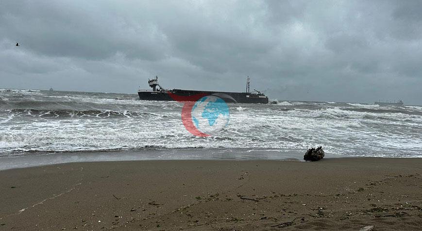 Sakarya Açıklarında Kargo Gemisi Kıyıya Vurdu: 8 Kişilik Mürettebat İçin Acil Kurtarma Operasyonu