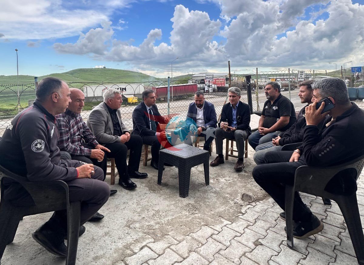 Cizre’de 1 Mayıs Coşkusu: Ahmet Çetin Sanayi Esnafıyla Buluştu