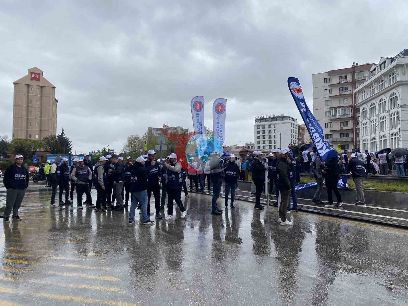 1 Mayıs yürüyüşleri geniş güvenlik önlemleriyle başladı