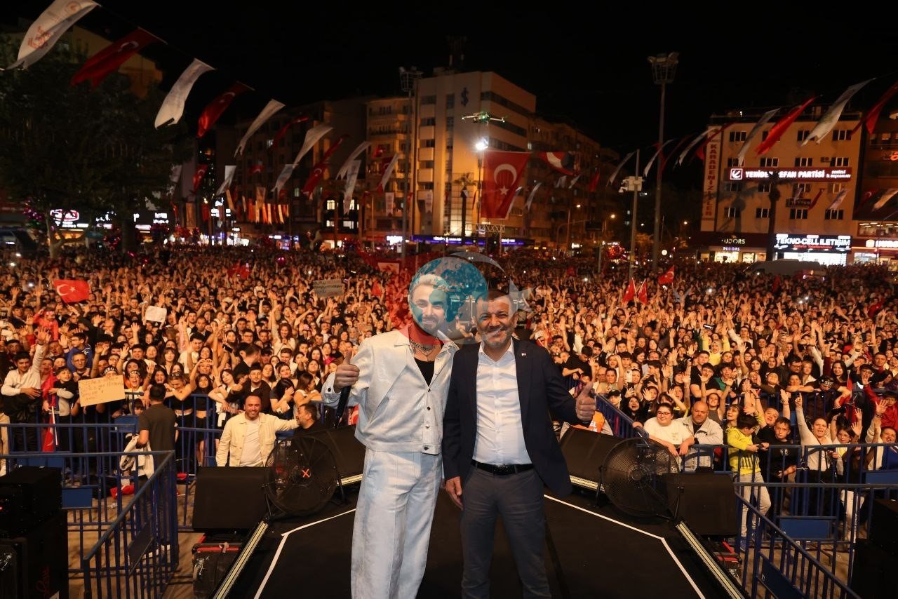 Sefo'nun Performansı Denizli'yi Büyüledi