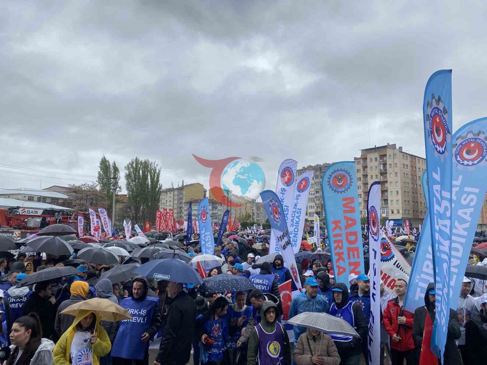 Eskişehir'de 1 Mayıs Coşkusu: Binlerce Kişi Meydanda Buluştu