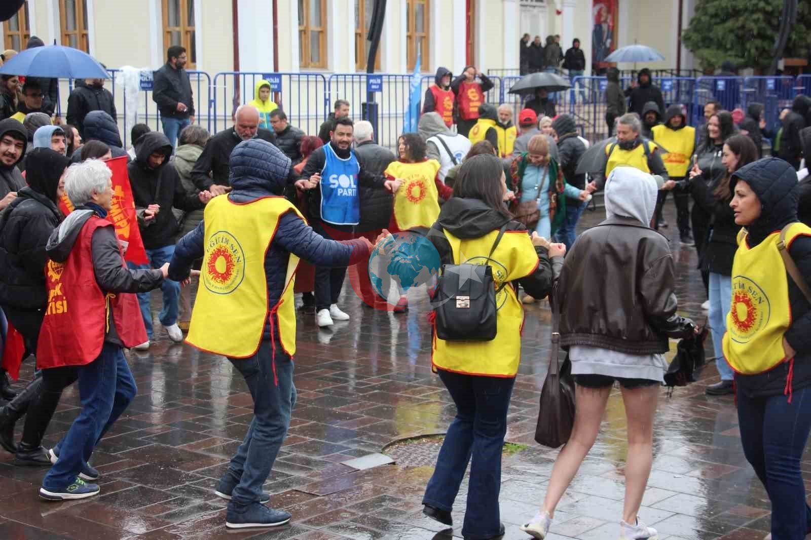Bolu'da 1 Mayıs Yağmur Altında Coşkuyla Kutlandı