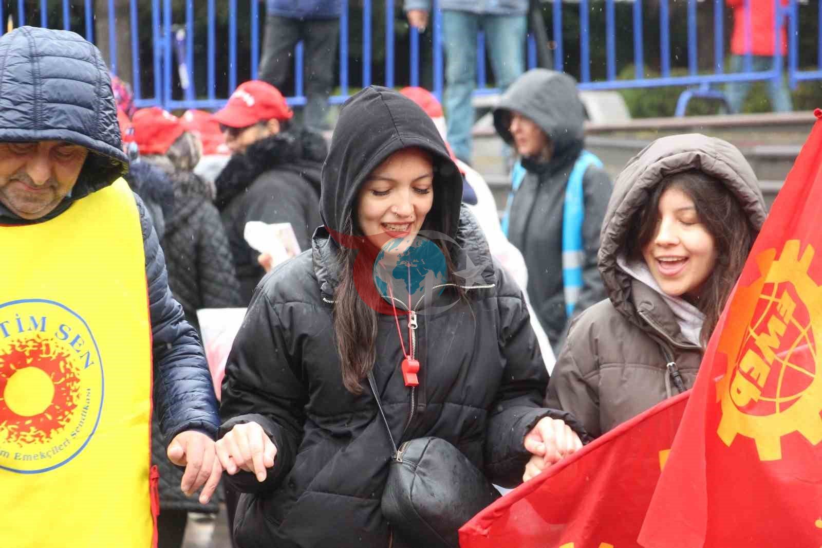 Boluโda 1 Mayฤฑs yaฤmur altฤฑnda halaylarla kutlandฤฑ