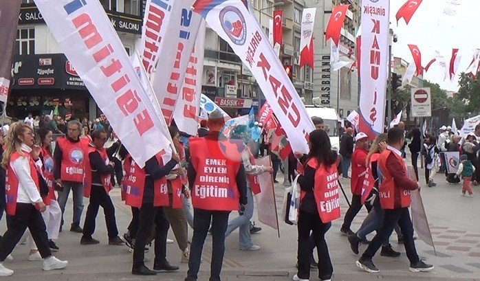Denizli&rsquo;de 1 Mayıs&rsquo;ta binlerce kişi meydanlardan yürüdü