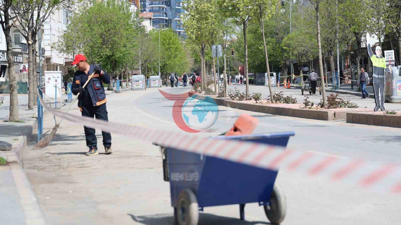 Bayramda Çalışmaya Devam Eden Temizlik İşçilerine Övgü
