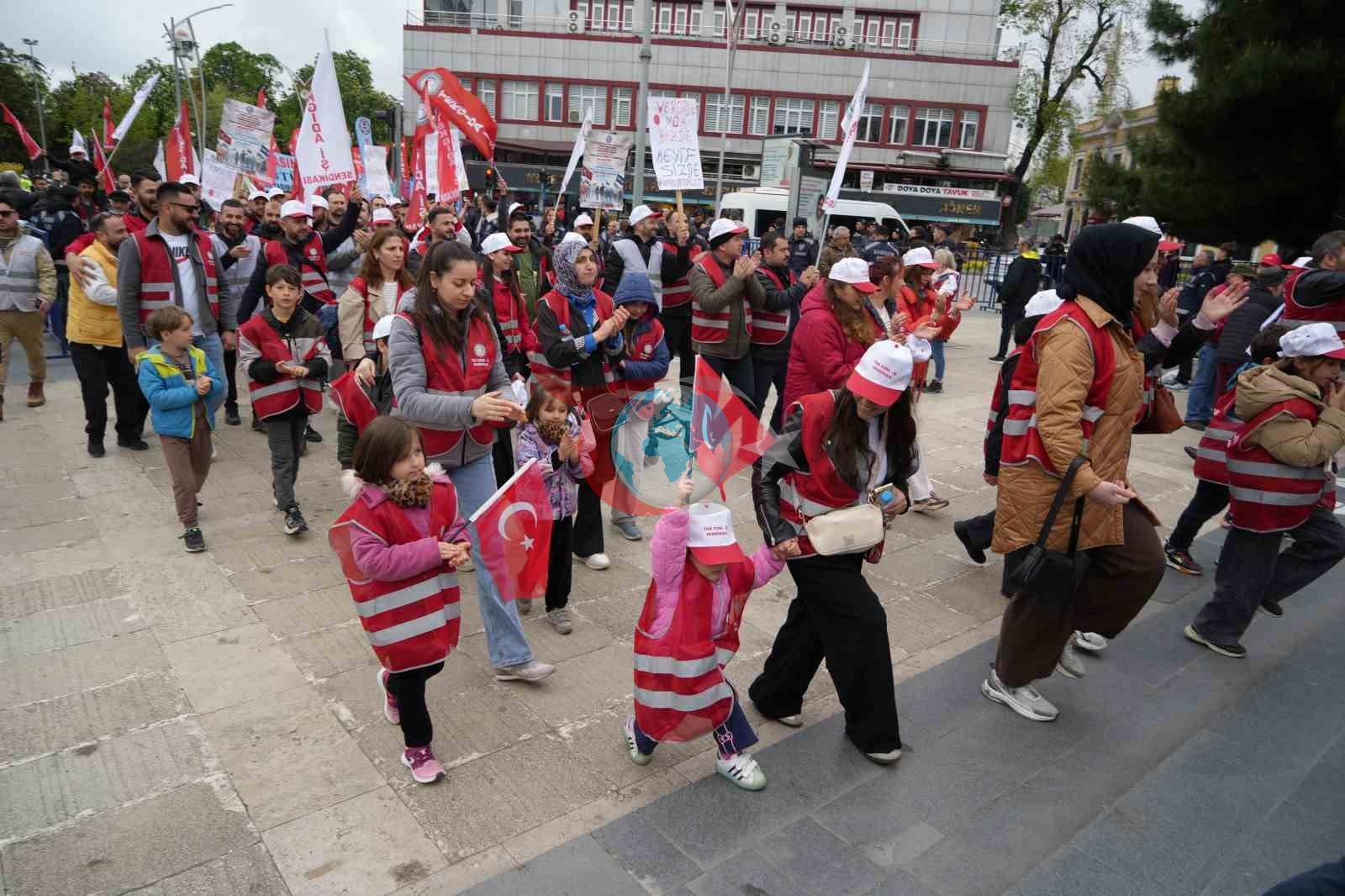 Samsun’da yağmur altında 1 Mayıs kutlaması