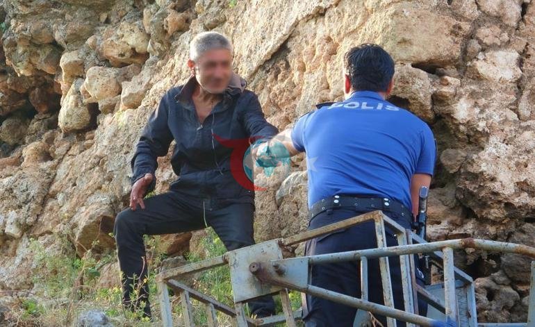Yer: Antalya İntihar etmek için çıktığı surlarda çorbayla ikna edildi