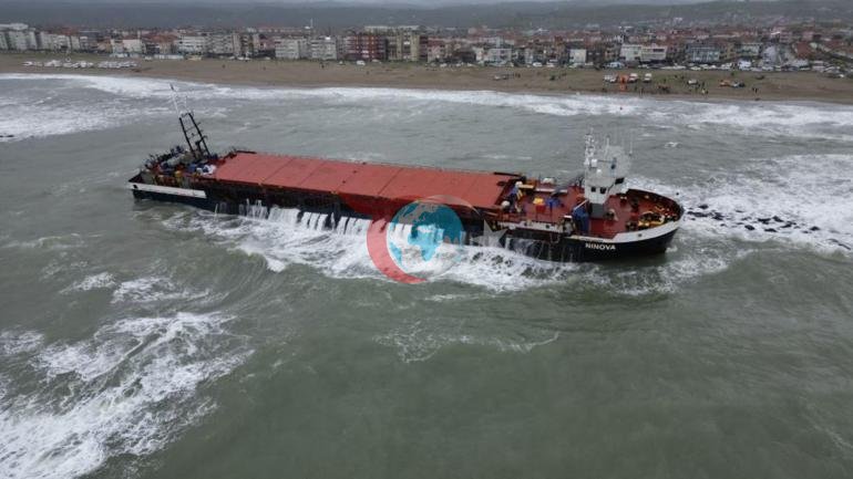 Sakaryada karaya oturan gemide kurtarma operasyonu