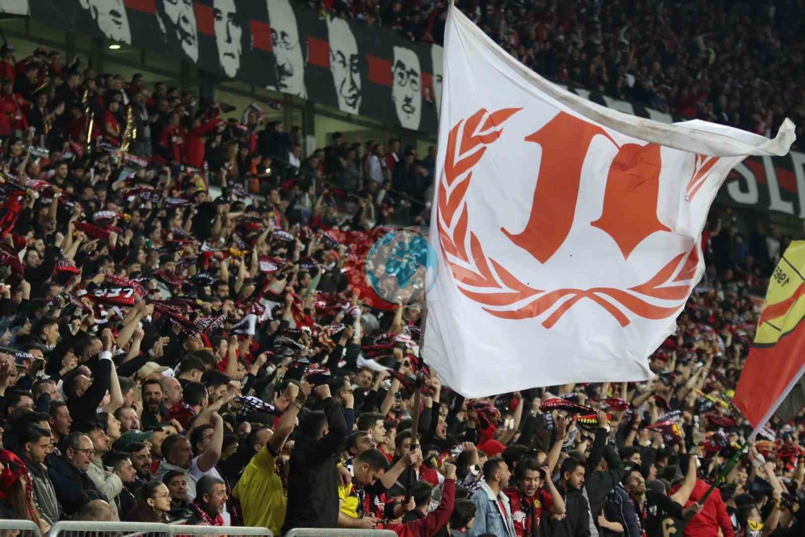 Eskişehirspor - Ayvalıkgücü biletleri 1 saatte tükendi