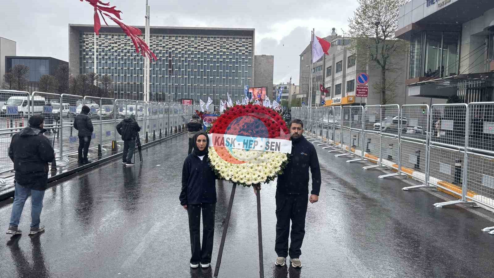 HEP-SEN 1 Mayıs’ta Taksim’de Anıt Önünde Buluştu