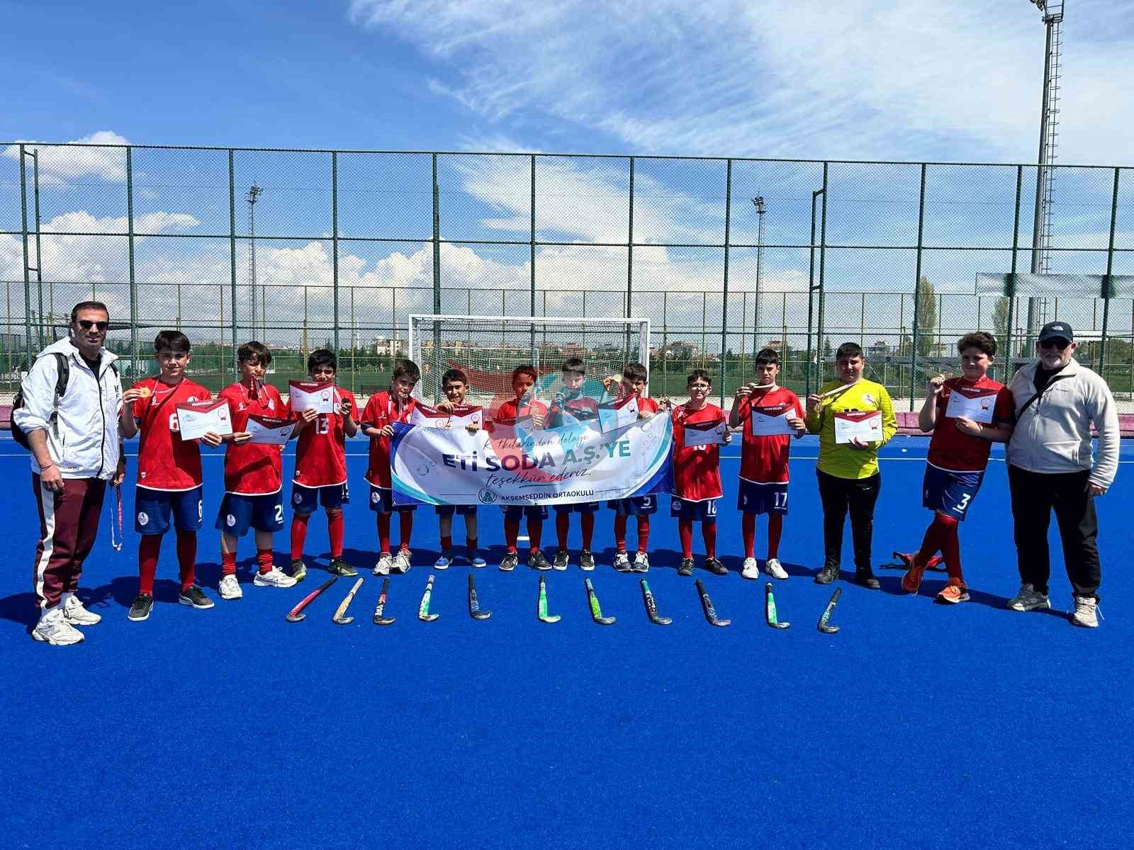Beypazarı Akşemseddin Ortaokulu, çim hokeyinde Türkiye finallerine yükseldi