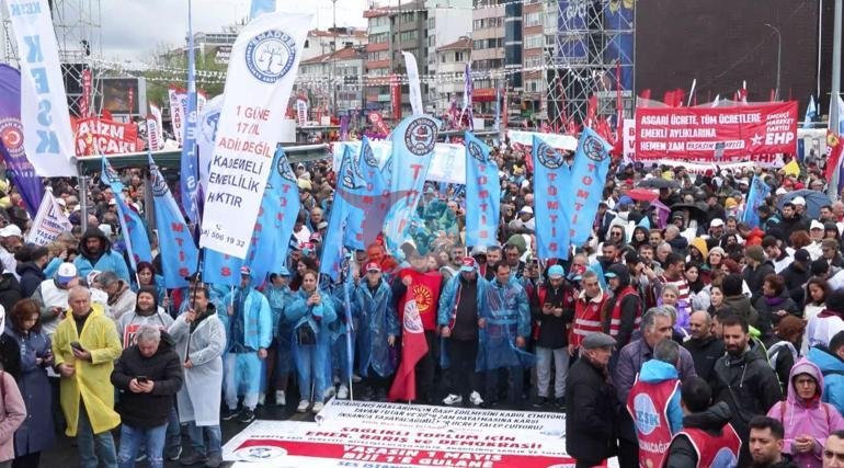 Özgür Özel Kadıköyde 1 Mayıs kutlamalarına katıldı