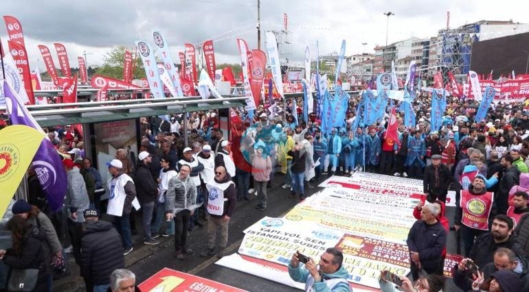 Özgür Özel Kadıköyde 1 Mayıs kutlamalarına katıldı