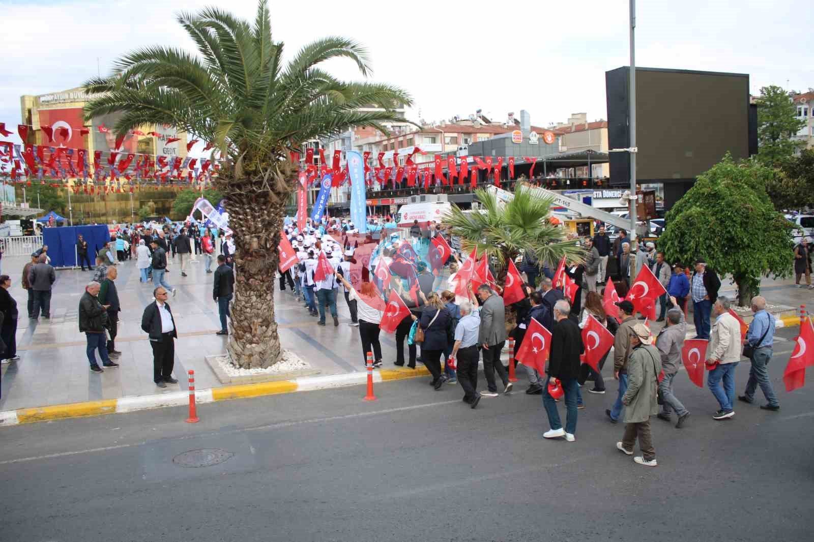 Aydın&rsquo;da &rsquo;işçiler&rsquo; için yürüdüler