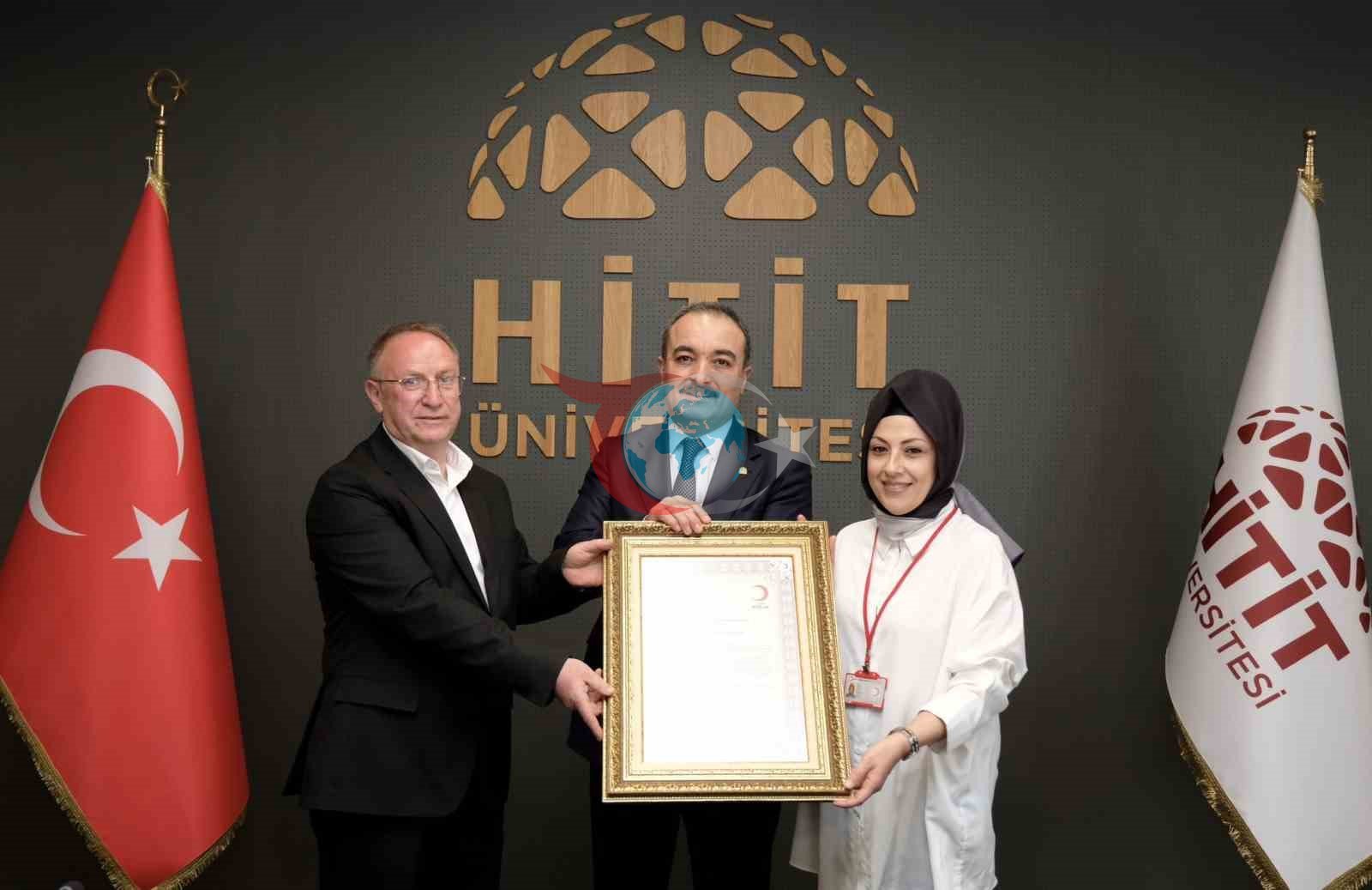 Hitit Üniversitesi’ne Kızılay’dan Gümüş Madalya Takdimi