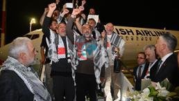 İsrail'in alıkoyduğu 59 Küresel Sumud Filosu aktivistini taşıyan uçak İstanbul'a indi