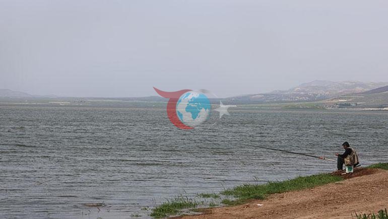Hatayda boş kalan baraj taştı Köyler suya gömüldü