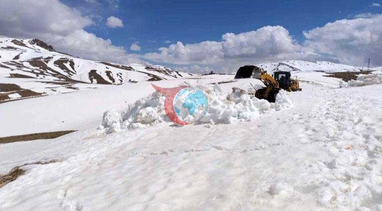 Fotoğraflar bugün çekildi Mayıs ayında kar sürprizi... Kent merkezi bembeyaz