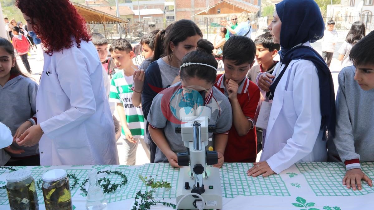 Öğrenciler bilim şenliğinde heyecan dolu bir gün yaşadı