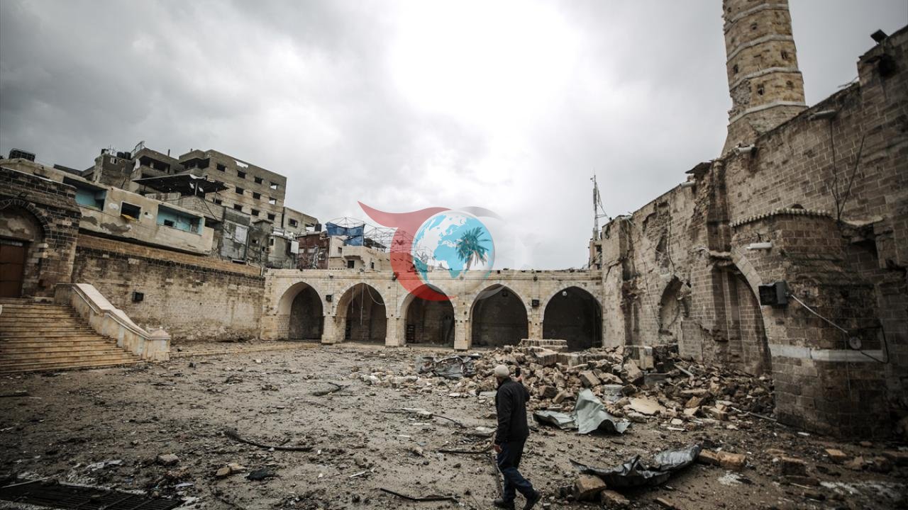 İsrail, Gazze'deki 14 asırlık Büyük Ömer Camii'ni yerle bir etti