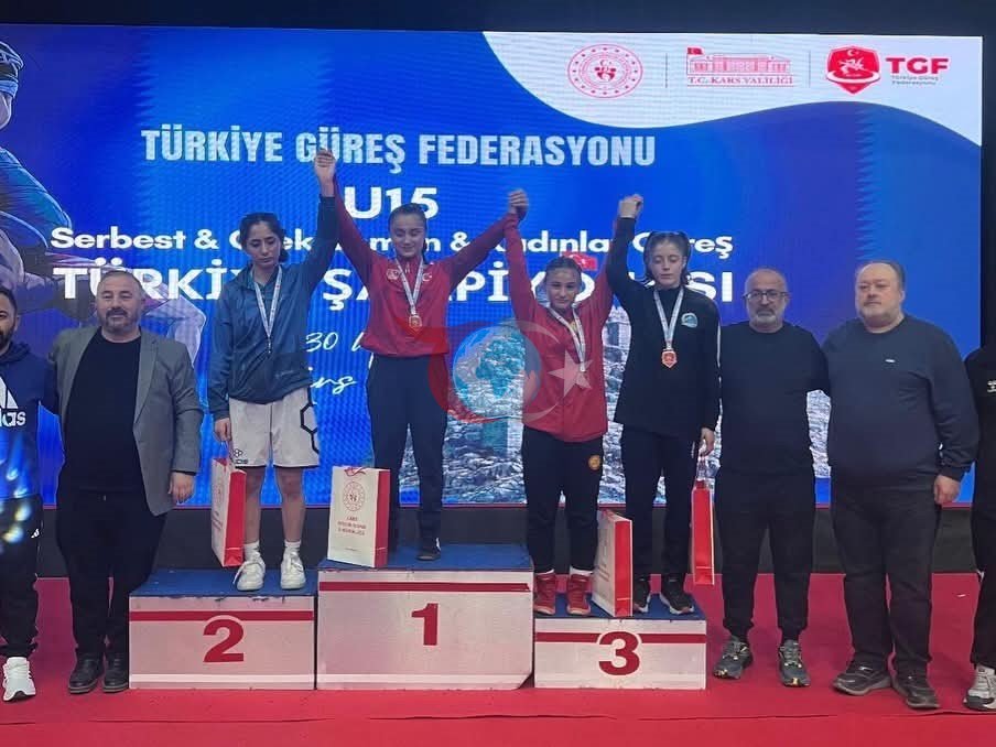 Afyonkarahisar&rsquo;lı sporcular Kars&rsquo;ta ki güreş şampiyonasından madalyalarla döndü