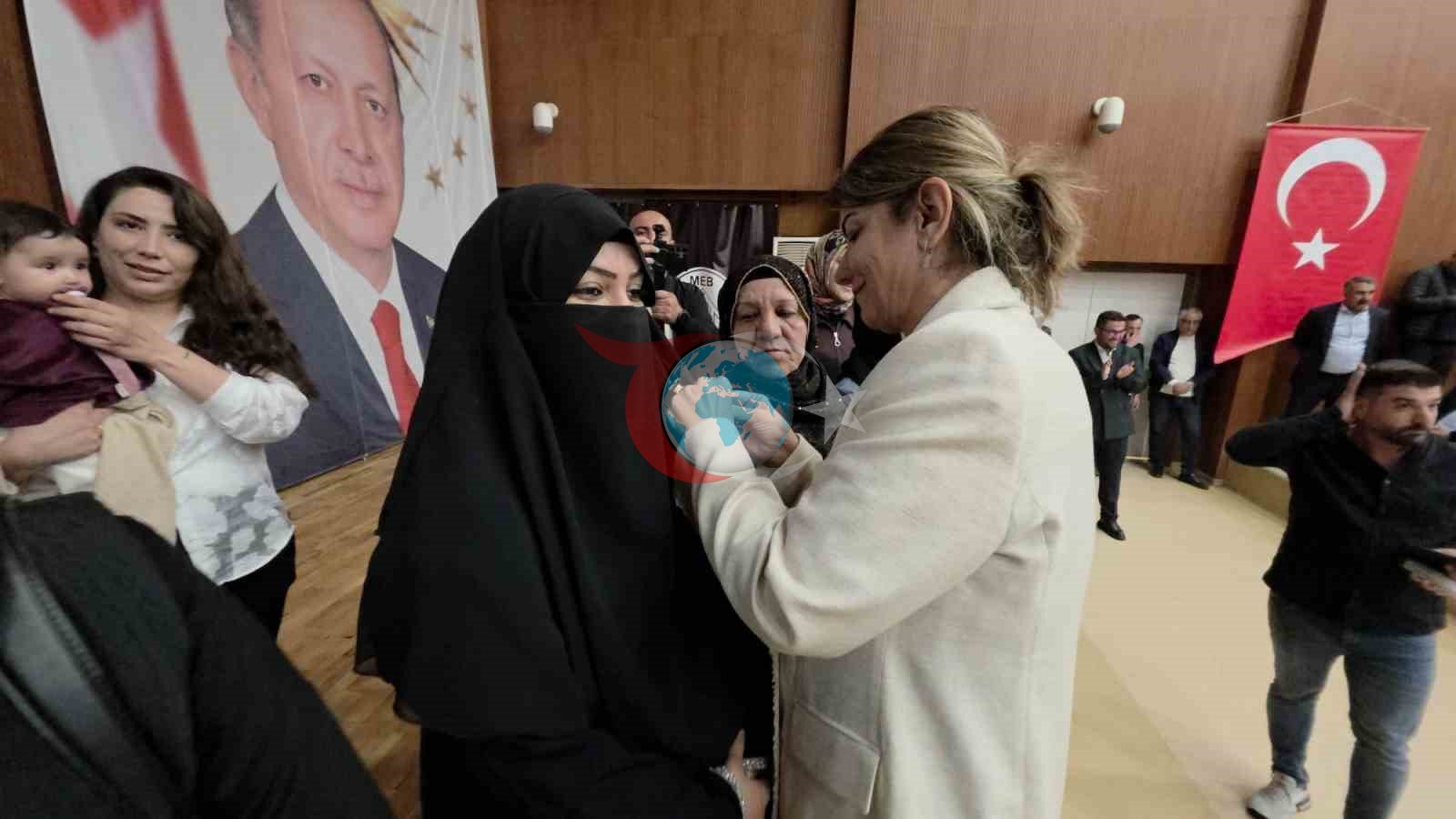 CHP ve YRP’den ayrılan 100 kişi AK Parti’ye katıldı