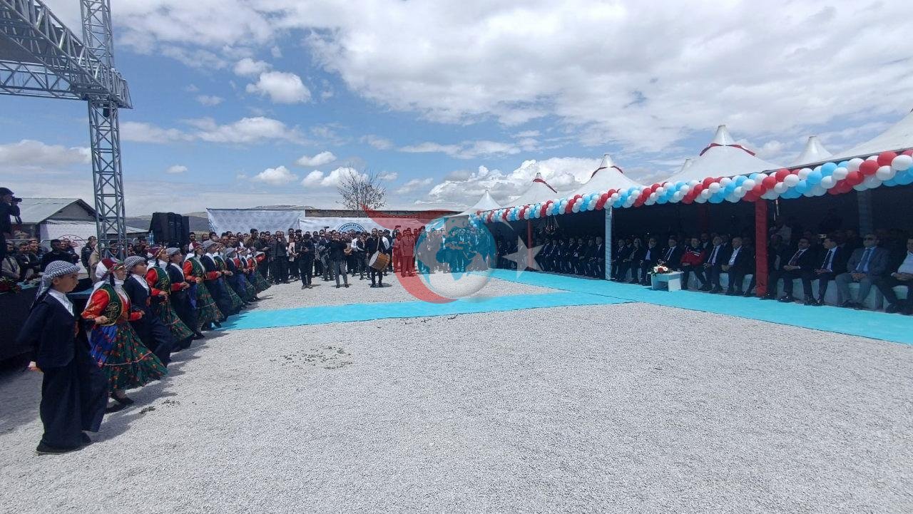 Bakan Yumaklı Van'da müjdeyi verdi: Hayvancılıkta dev destek projesi başlıyor