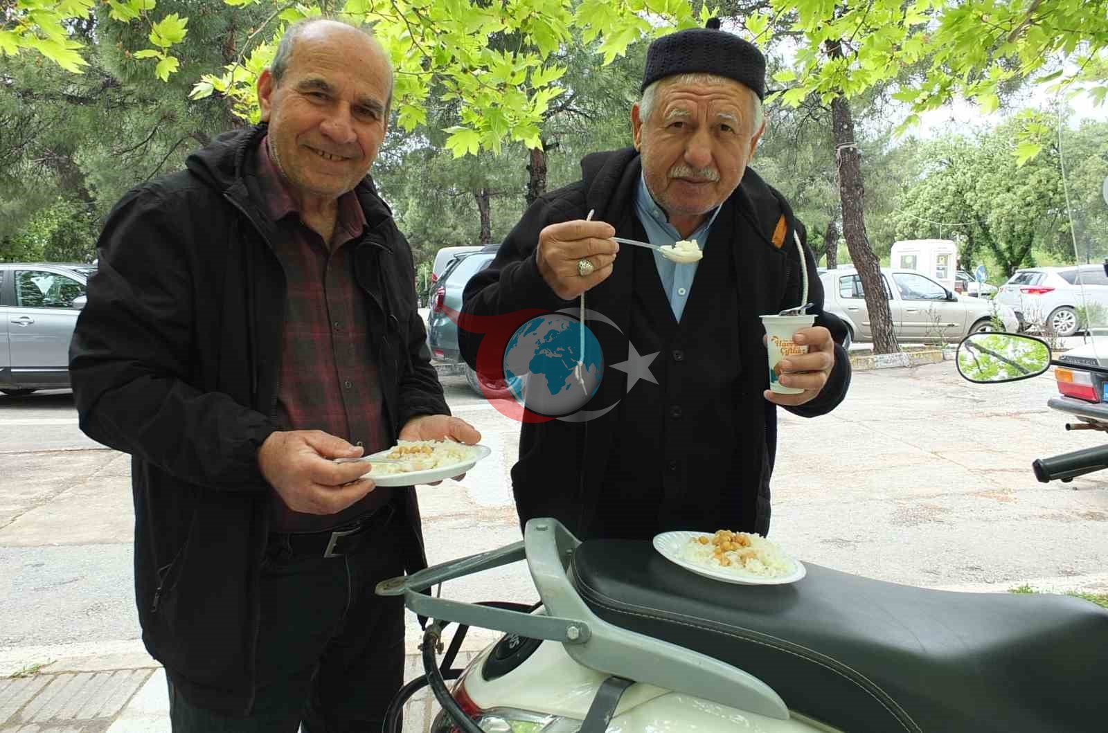 Burhaniye'de Geleneksel Pilav İkramları Sürüyor