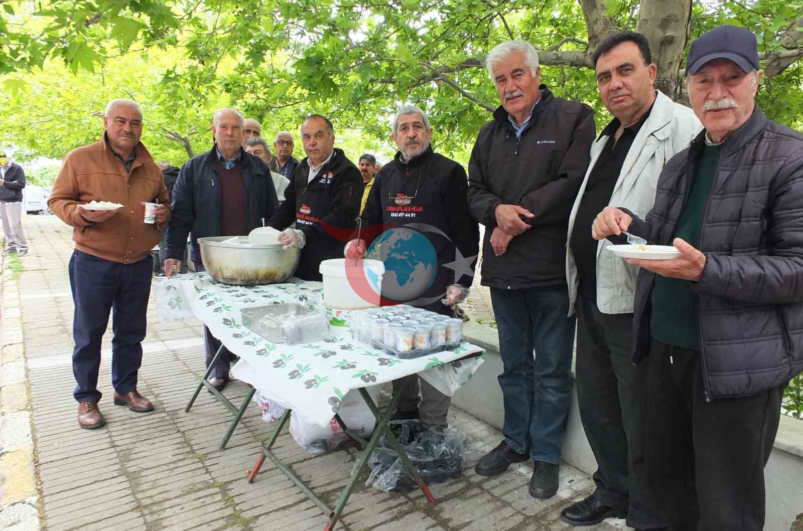 Burhaniye’de pilav hayırları devam ediyor