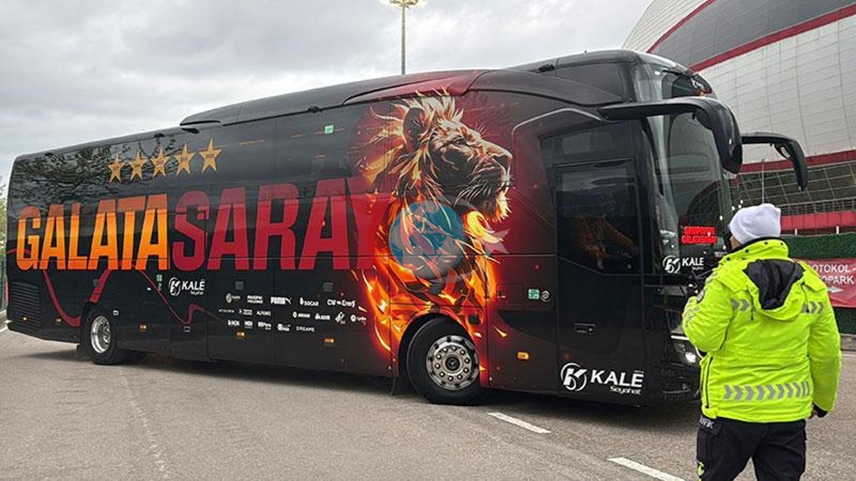 Samsunspor ve Galatasaray Maç İçin Stadyumda