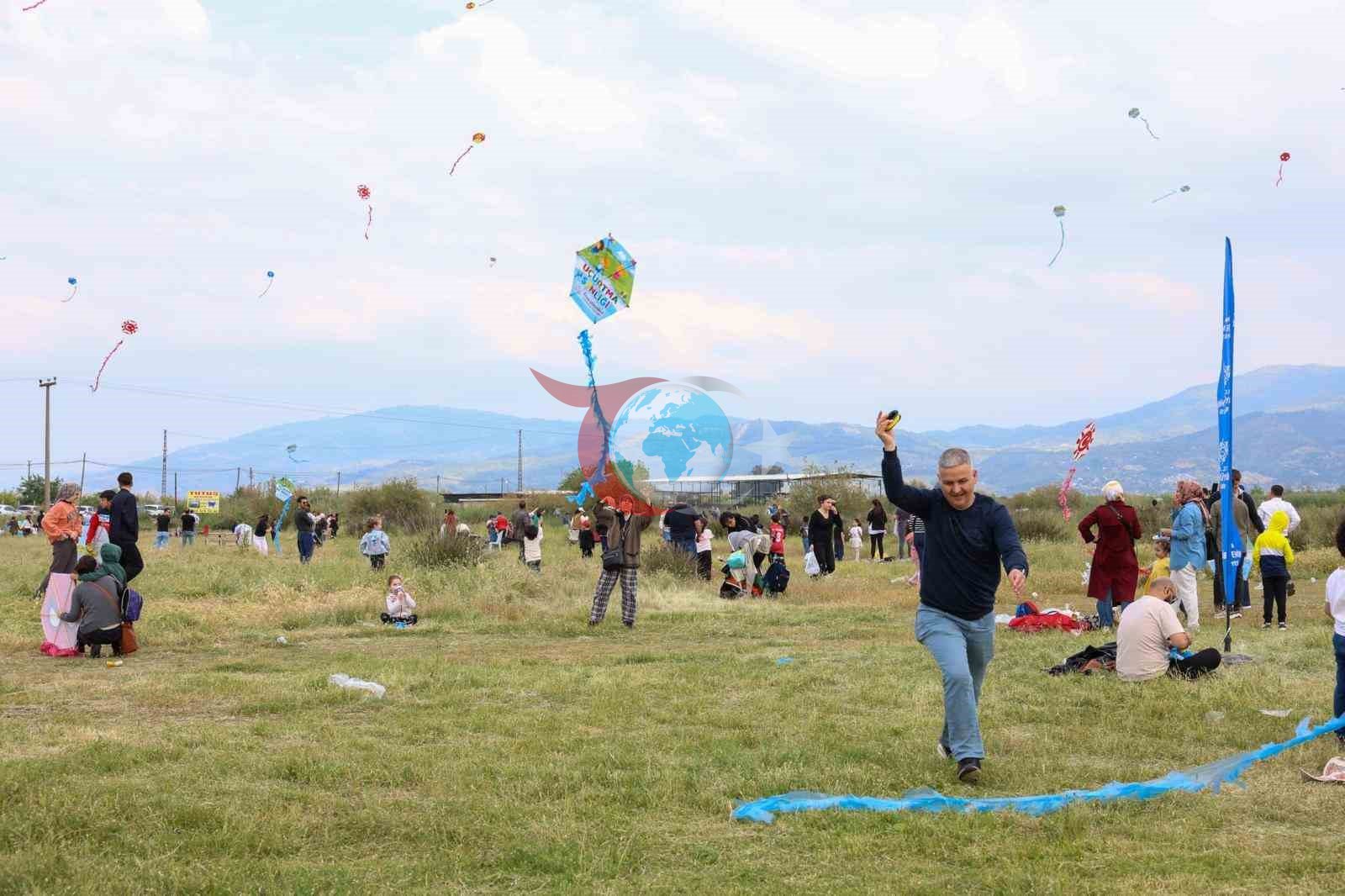 Aydın'da Gökyüzü Uçurtma Şenliğinde Rengarenk Oldu