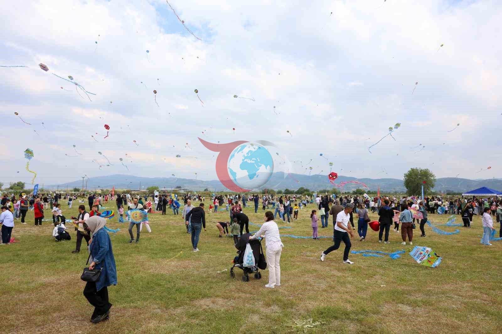 Aydın’da uçurtmalar gökyüzünü renklendirdi