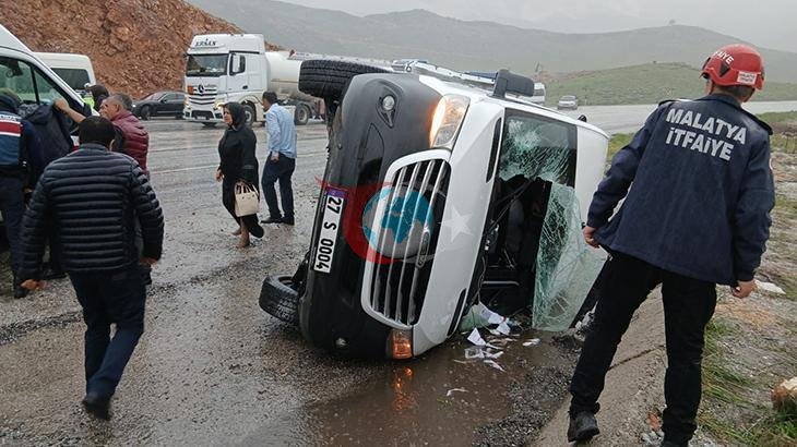 Malatya'da Minibüs Kazası: 12 Kişi Yaralandı