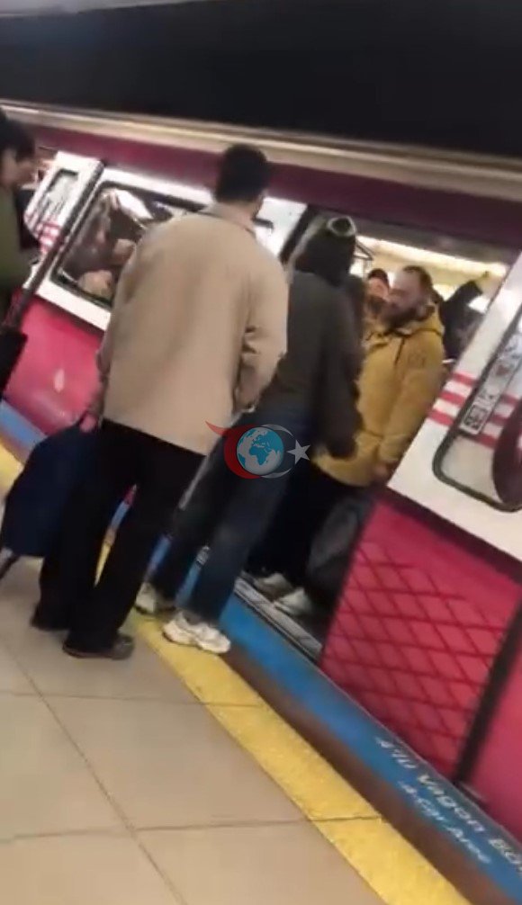 Pendik Metrosunda Teknik Arıza Nedeniyle Seferlerde Geçici Aksama