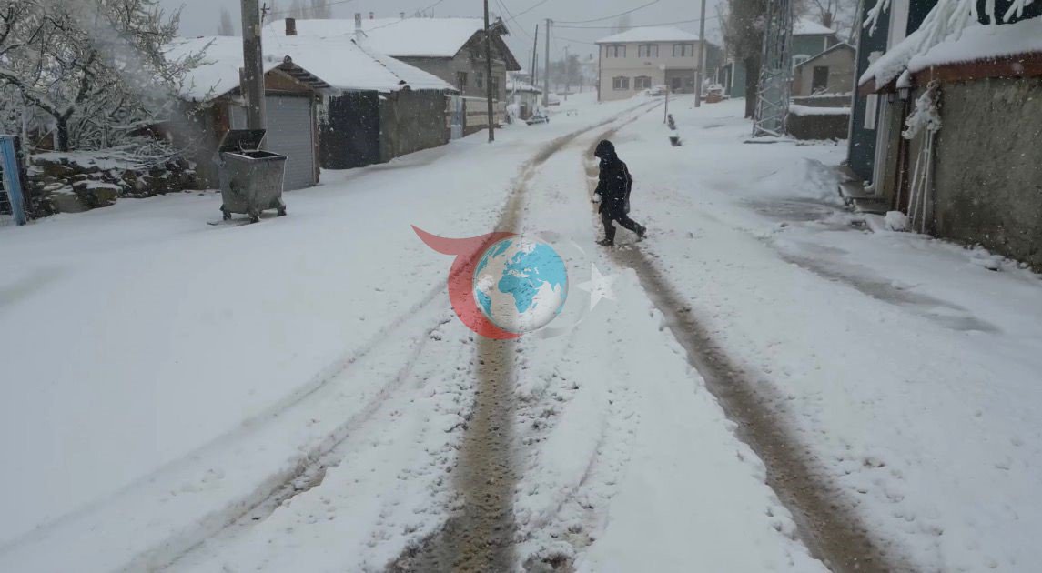 Mayıs ayında çocukların kartopu keyfi