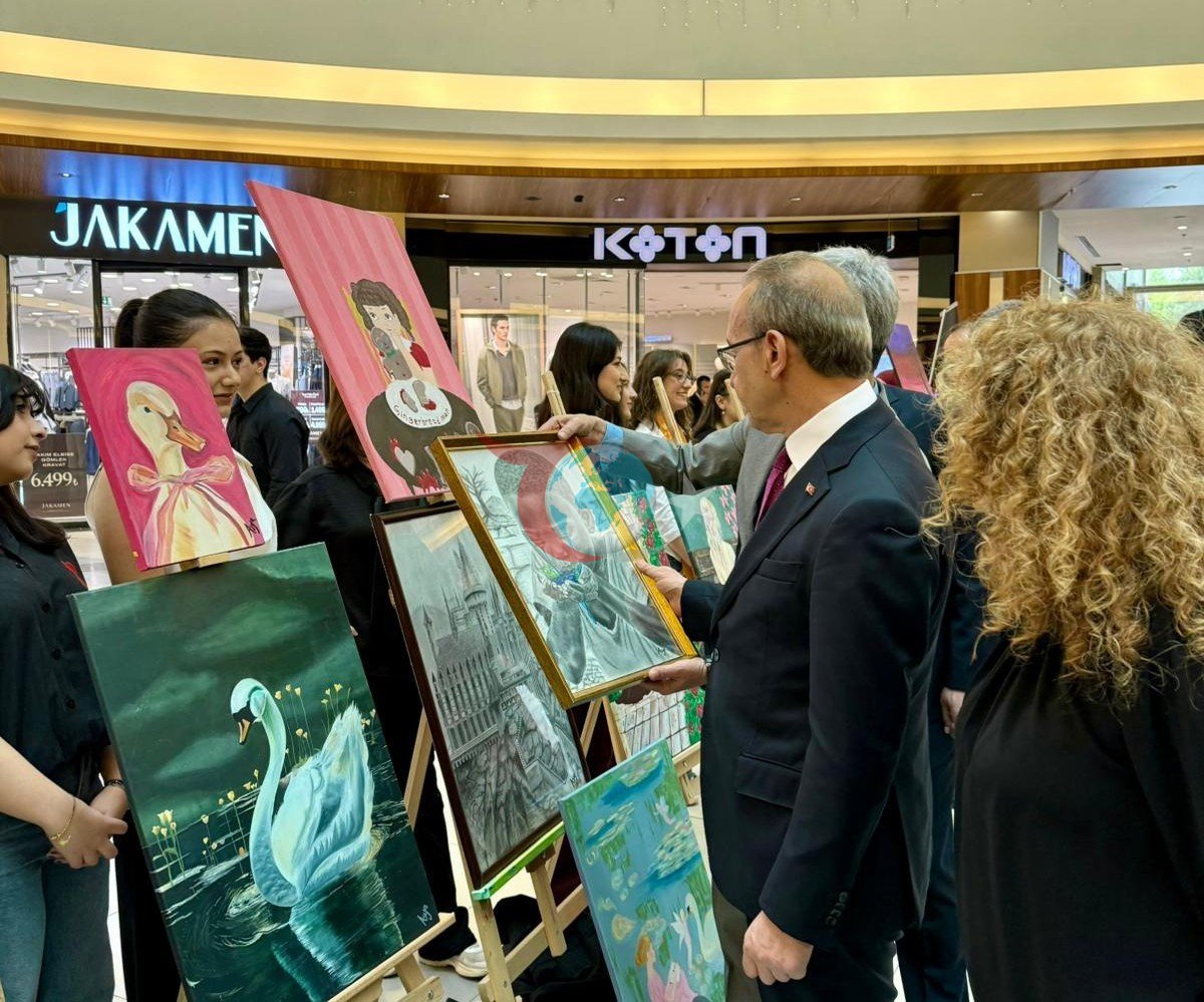 Malatya'da Yıl Sonu Sanat Sergisi Ziyarete Açıldı