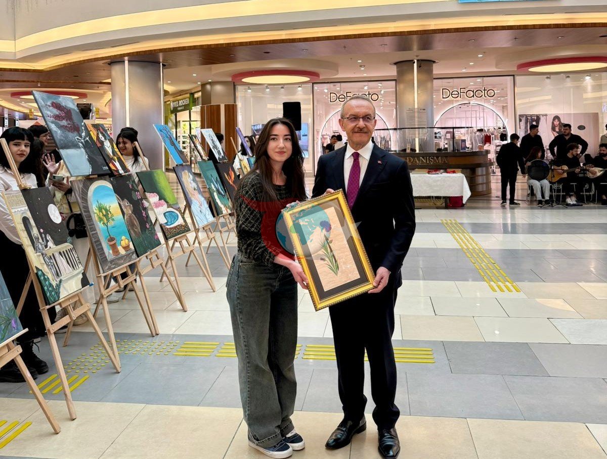 Malatya&rsquo;da yılsonu karma sergisi açıldı