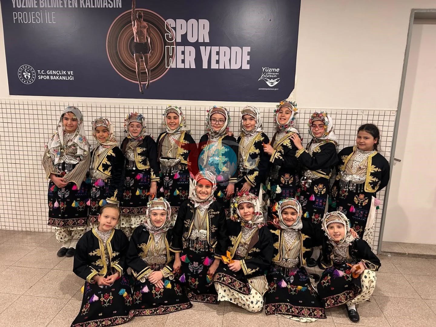 Kütahya Belediyespor Halk Oyunları Ekiplerinden İzmir'de Çifte Zafer