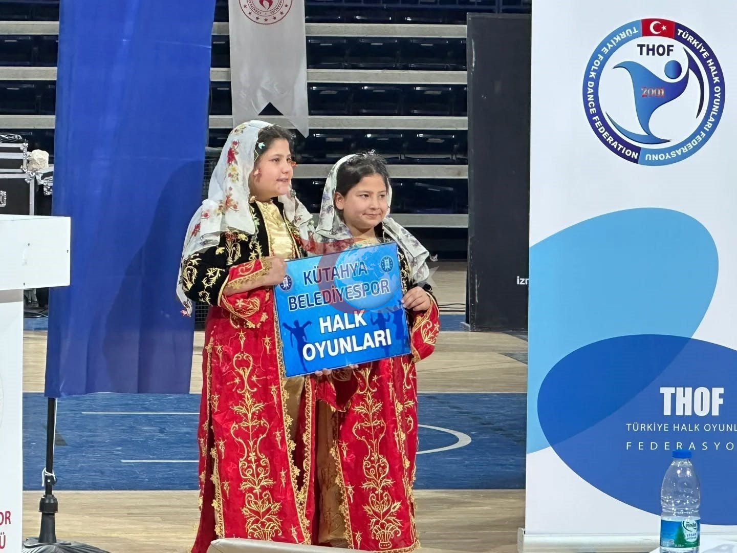 Kütahya Belediyespor Halk Oyunları ekiplerinden İzmir&rsquo;de çifte başarı