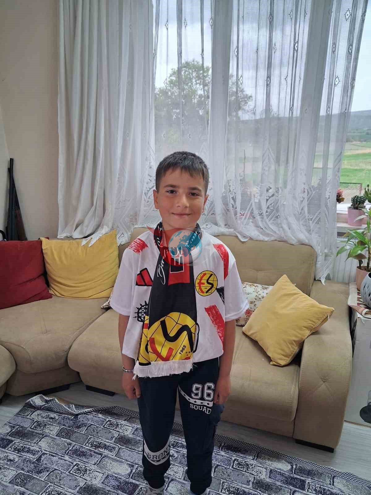 Eskişehirspor-Ayvalıcgücü maçına bilet bulamayan fanatik Eren çok üzgün