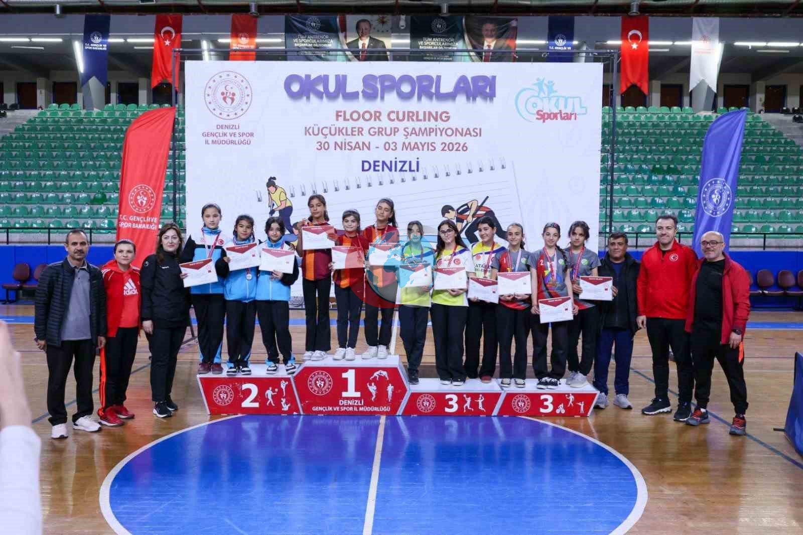 156 sporcu final bileti için ter döktü