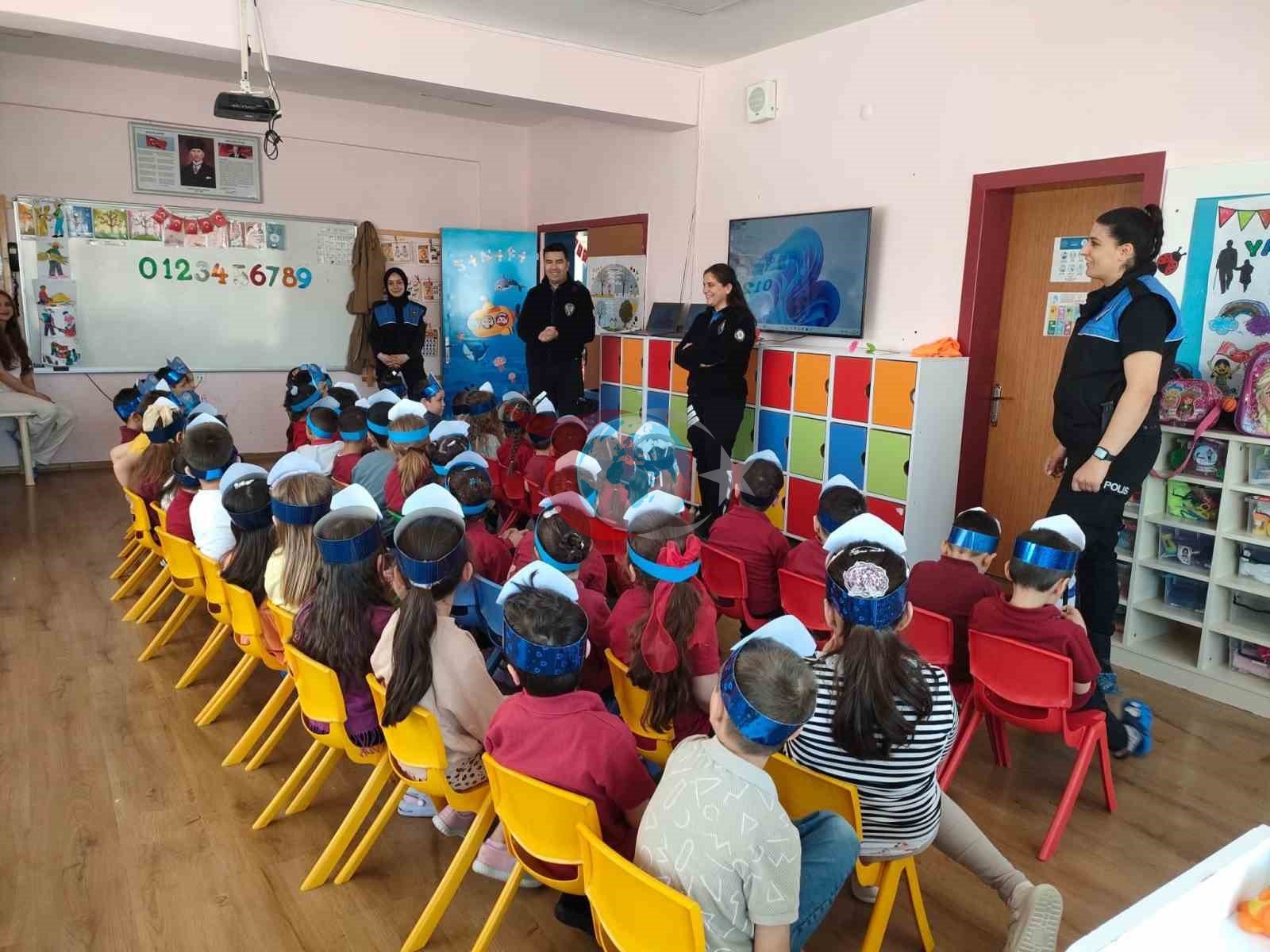 Polislerden miniklere eğitim