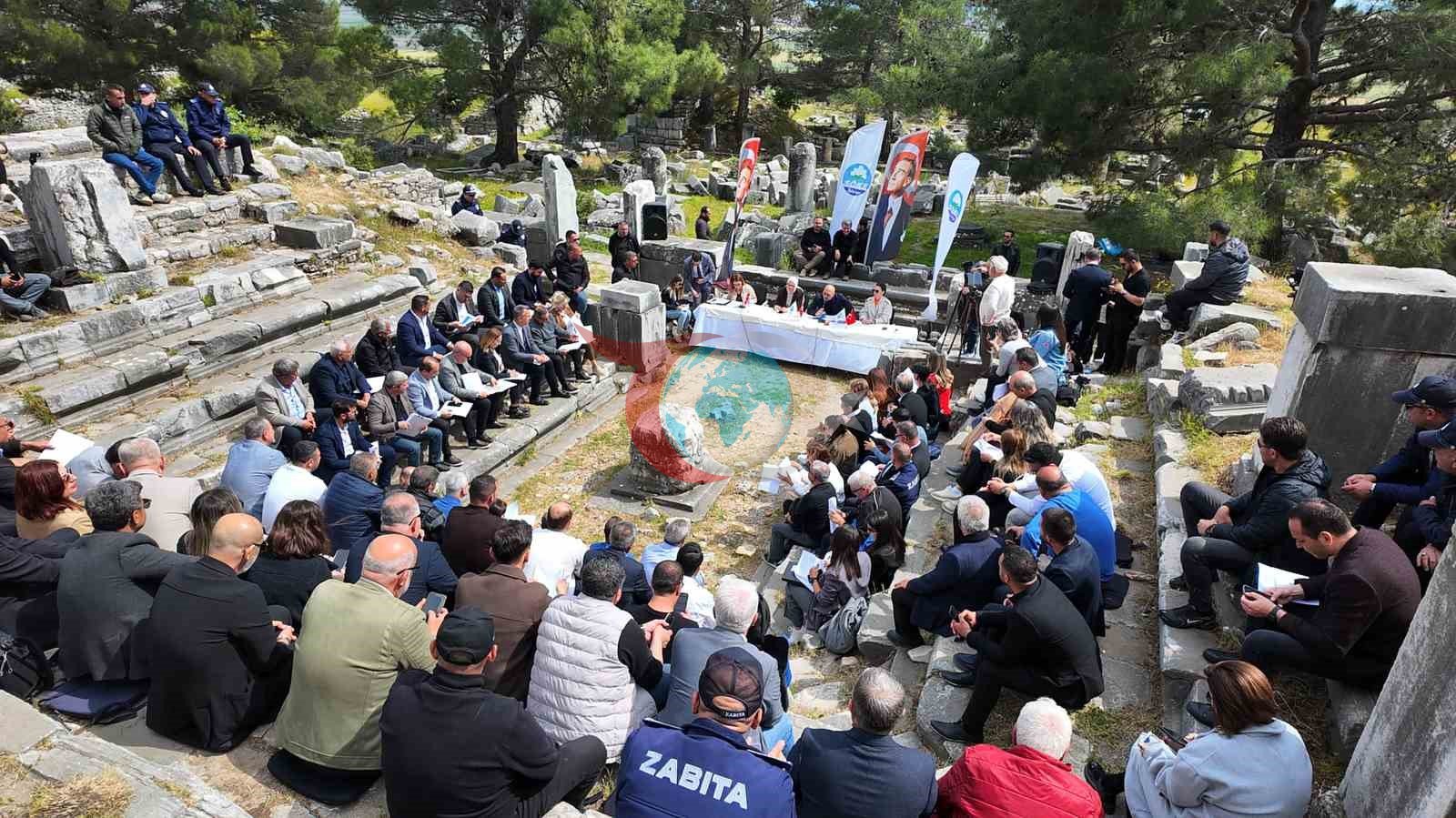 Söke'de Priene'de Unutulmaz Belediye Meclisi Toplantısı