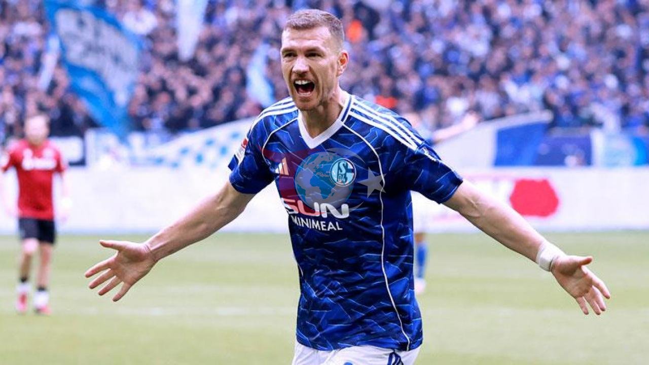 40 Yaşındaki Dzeko Futbola Devam Ediyor: 'Futbol Benim Tutkum'