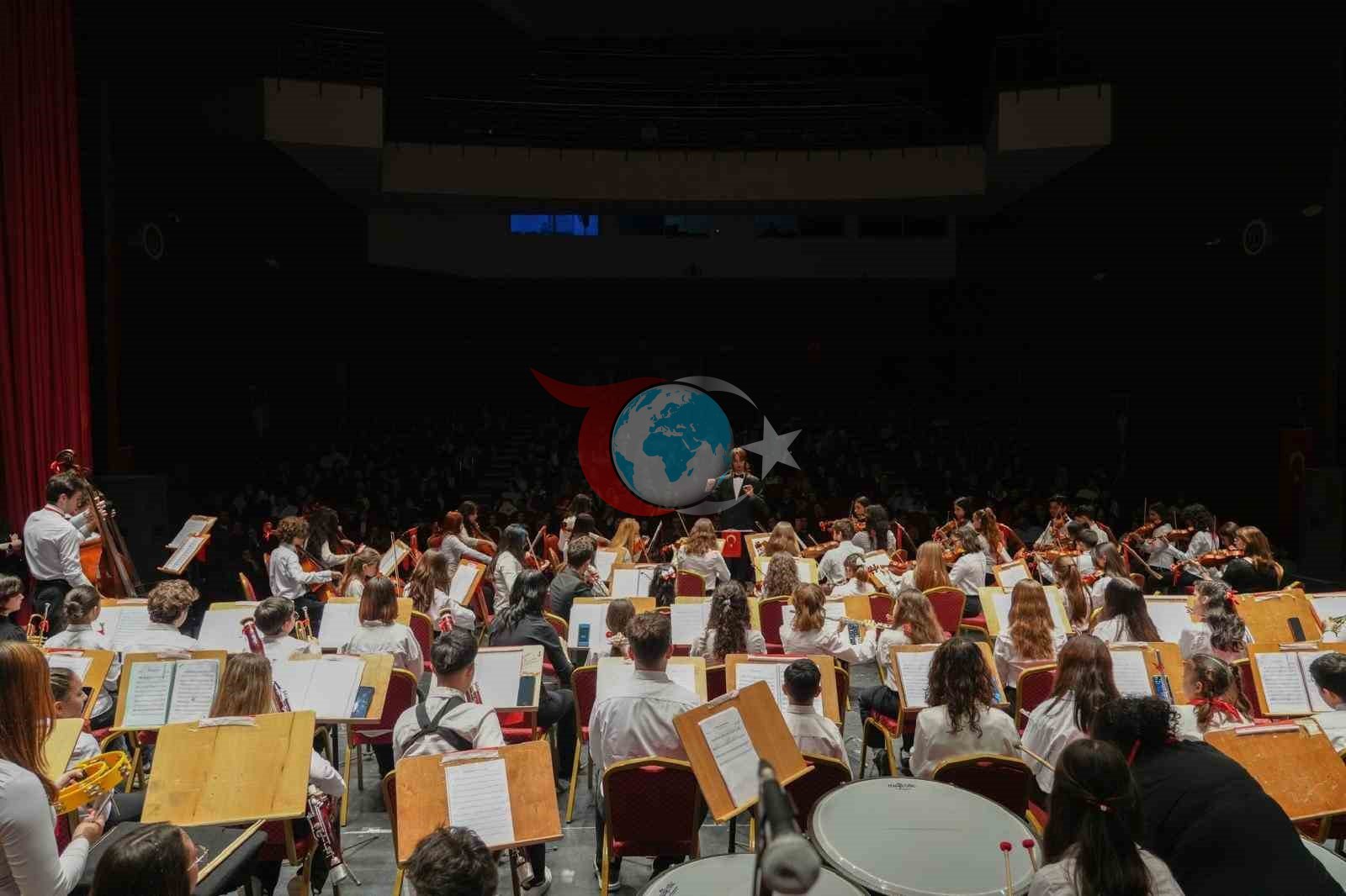 Çocuk Senfoni Orkestrası’nın konseri ayakta alkışlandı
