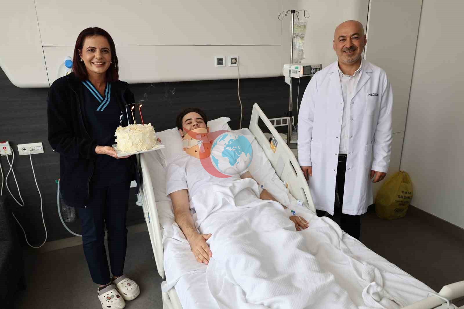 Doğum Gününü Doktoruyla Birlikte Kutladı