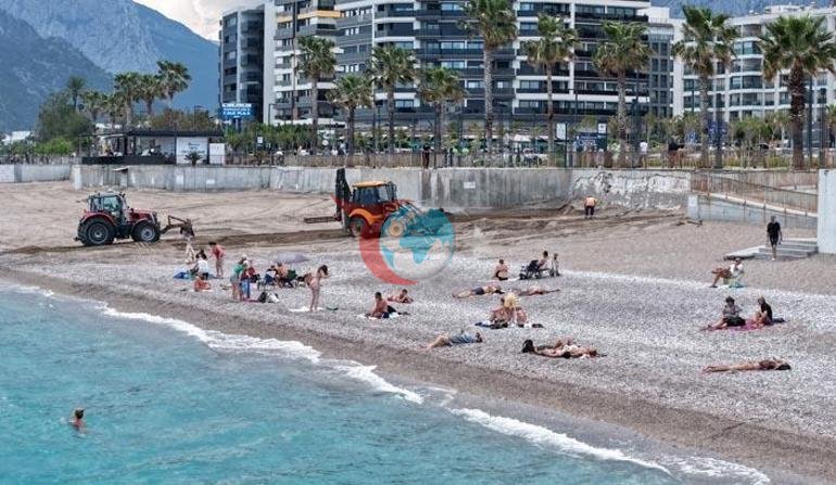 Dünyaca ünlü plajda tepki çeken görüntü İş makineleri sahile indi